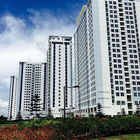 Ron'S Condo Overlooking The Lake タガイタイ エクステリア 写真