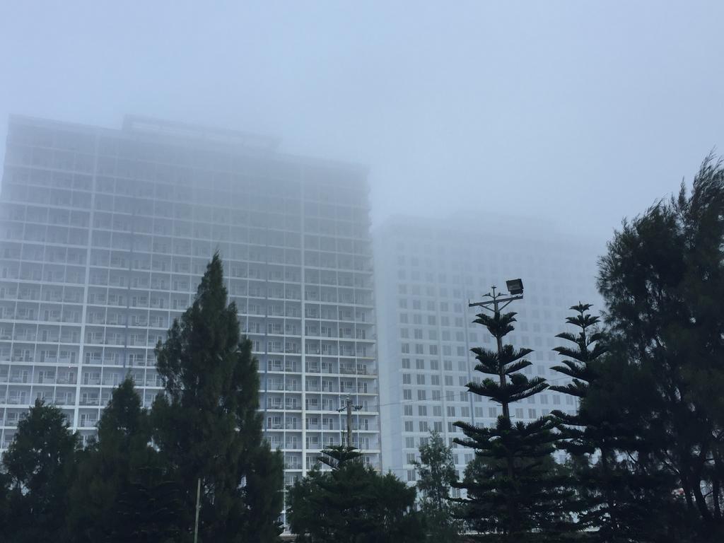 Ron'S Condo Overlooking The Lake タガイタイ エクステリア 写真