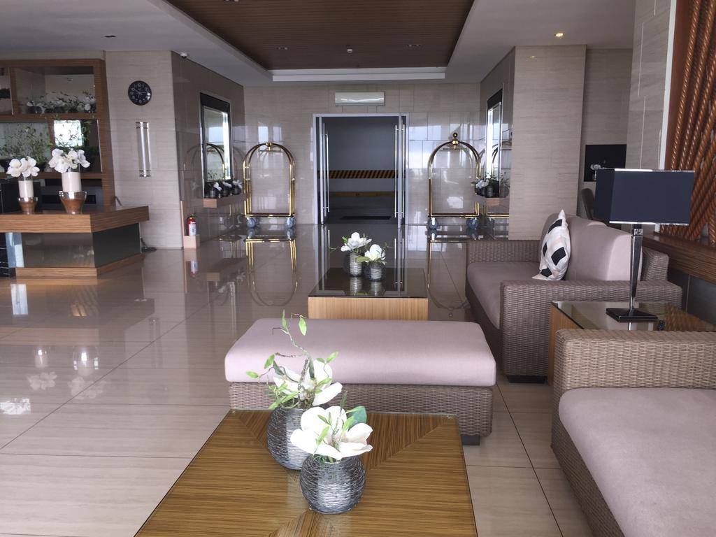 Ron'S Condo Overlooking The Lake タガイタイ エクステリア 写真