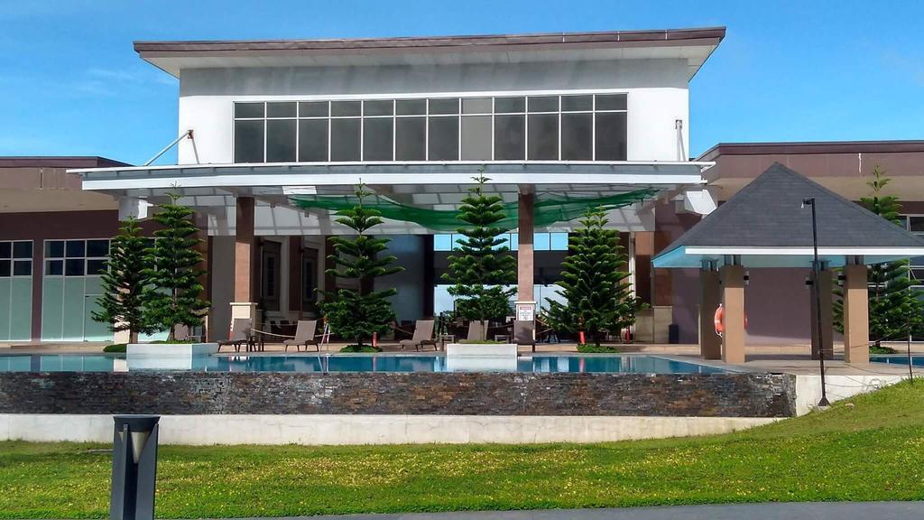 Ron'S Condo Overlooking The Lake タガイタイ エクステリア 写真